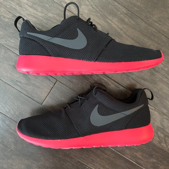 Nike Black & Red Running Shoes  US 11 *small white mark on left shoe toe* - Picture 4 of 8